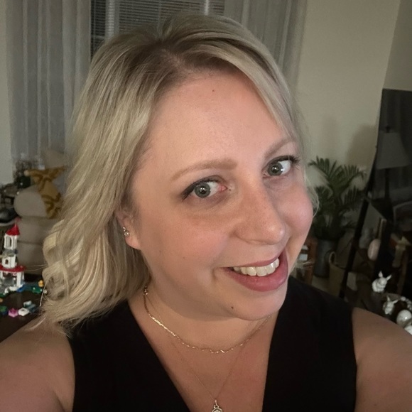 Meet your Posher, Allison - Picture 1 of 1